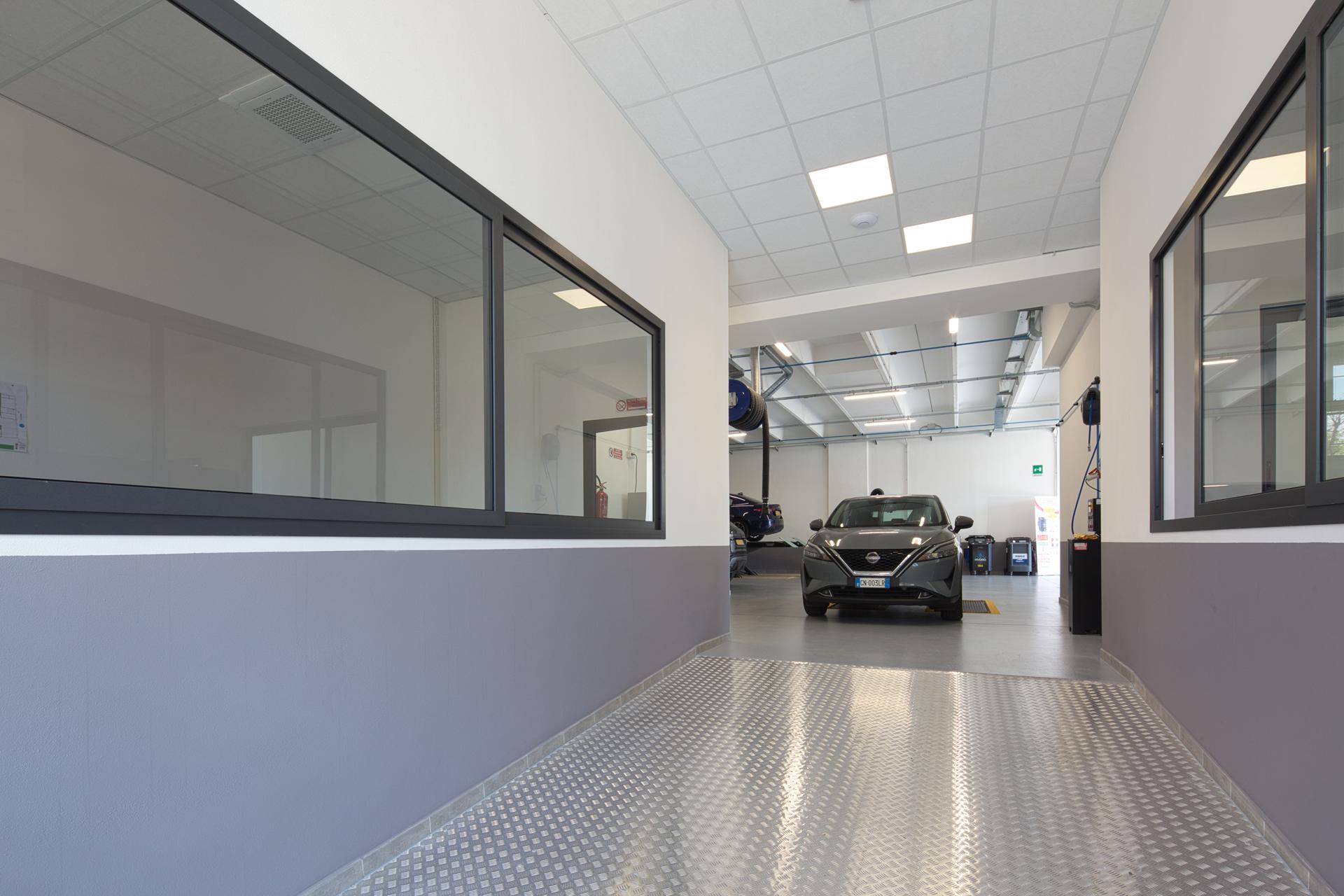 Carrozzeria Royal Genova Sestri Ponente, tutti i servizi per auto e autonloleggio
